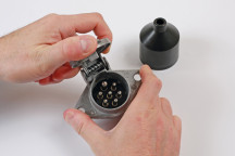 CONNECT 7 Pin 24 Volt Metal Socket Pk 1