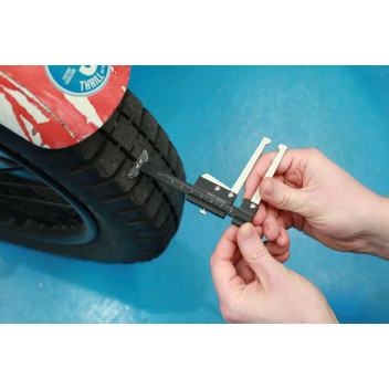 LASER BRAKE DISC/TYRE DEPT GAUGE