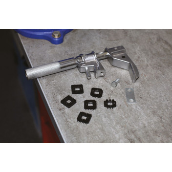LASER Universal Outside Thread Chaser